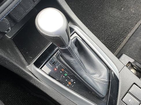 Used 2018 Toyota Corolla SE FWD image 15