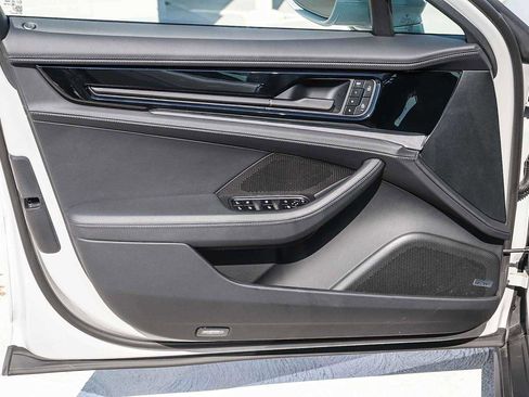 Used 2025 Porsche Panamera 4 image 27