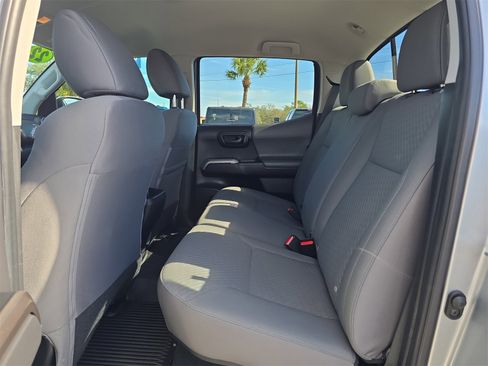 Used 2022 Toyota Tacoma TRD Sport image 11