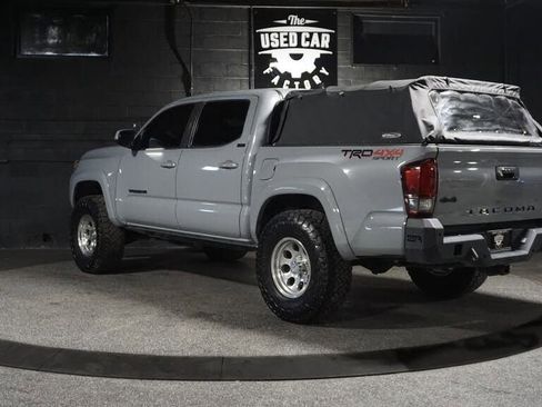 Used 2019 Toyota Tacoma SR5 AWD/4WD image 3