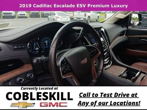 Used 2019 Cadillac Escalade ESV Premium Luxury AWD/4WD image 21