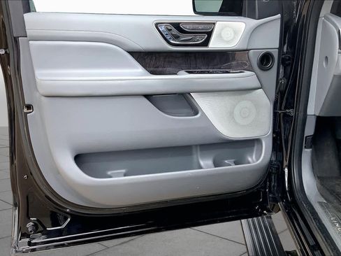 Used 2019 Lincoln Navigator Reserve AWD/4WD image 21