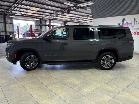 Used 2024 Jeep Wagoneer L Series II RWD image 11