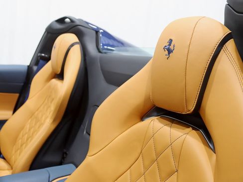 Used 2021 Ferrari 812 GTS RWD image 39