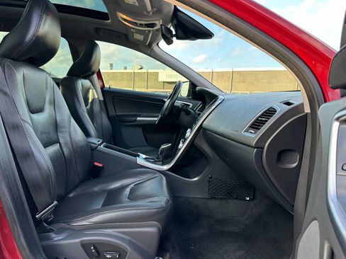 Used 2016 Volvo XC60 T5 Premier w/ Proximity Package image 23