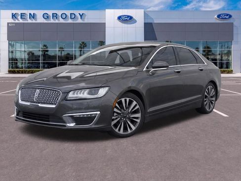 Used 2017 Lincoln MKZ Reserve FWD image 3