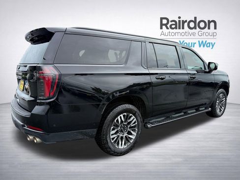 Used 2025 Chevrolet Suburban Z71 image 9