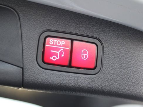 Certified 2023 Mercedes-Benz GLA 250 4MATIC image 33