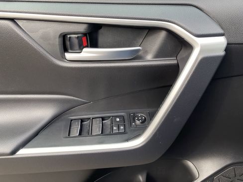 Used 2025 Toyota RAV4 XLE image 18