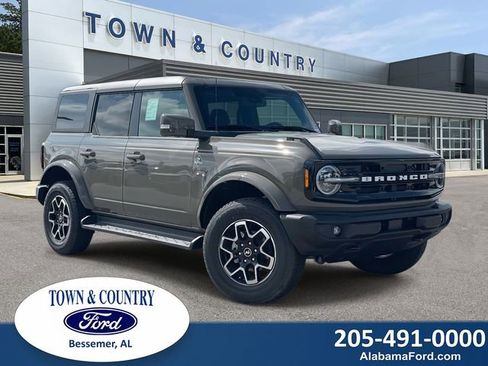 New 2025 Ford Bronco Outer Banks AWD/4WD image 1
