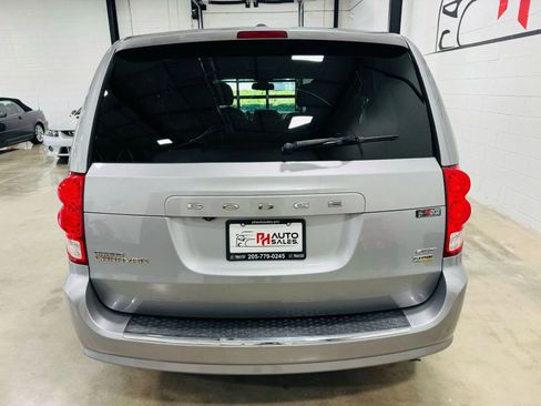 Used 2019 Dodge Grand Caravan GT image 3