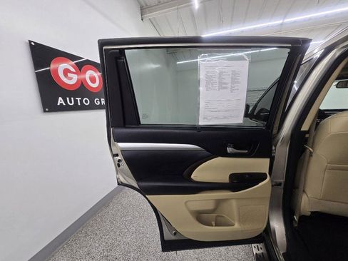 Used 2015 Toyota Highlander XLE FWD image 29