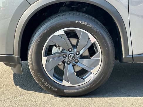 Used 2024 Nissan Rogue SV image 31