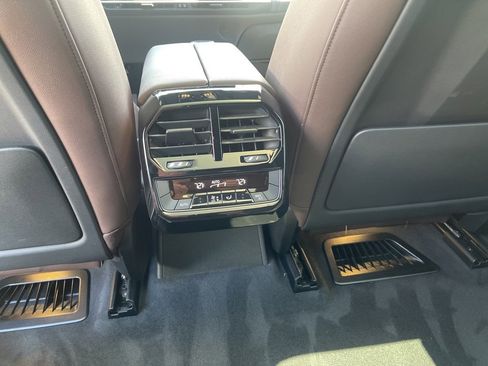 Used 2022 BMW iX xDrive50 w/ Sport Package image 17