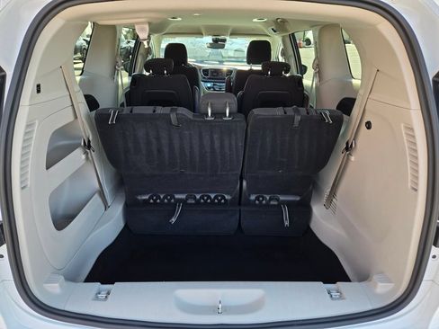 Used 2024 Chrysler Voyager LX FWD image 17