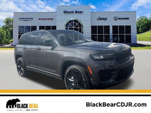 Used 2025 Jeep Grand Cherokee Altitude AWD/4WD image 1