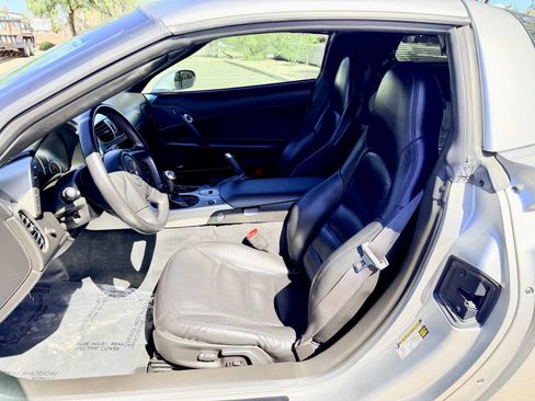 Used 2005 Chevrolet Corvette Coupe w/ Preferred Equipment Group RWD image 13