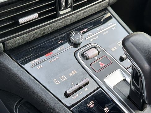 Used 2019 Porsche Cayenne AWD/4WD image 14