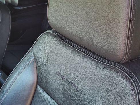 Used 2021 GMC Yukon Denali w/ Denali Premium Package AWD/4WD image 16