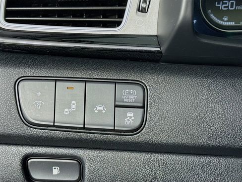 Used 2018 Kia Niro EX w/ EX Premium Package image 14