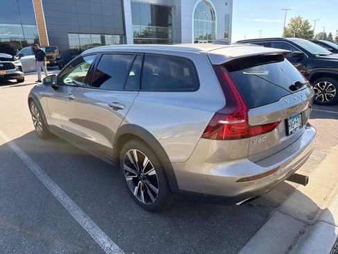 Used 2020 Volvo V60 T5 Cross Country AWD/4WD image 4
