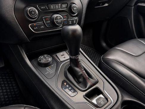 Used 2019 Jeep Cherokee Trailhawk w/ Cold Weather Group AWD/4WD image 14