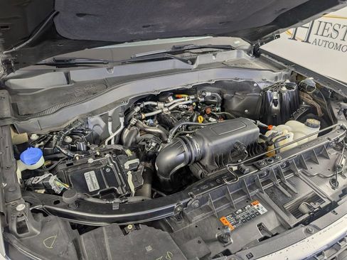Used 2022 Ford Explorer XLT w/ Equipment Group 202A RWD image 38
