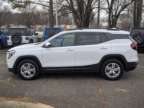 Used 2022 GMC Terrain SLE w/ Driver Convenience Package image 8