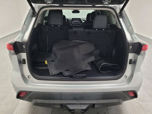 Used 2022 Toyota Highlander XLE FWD image 29