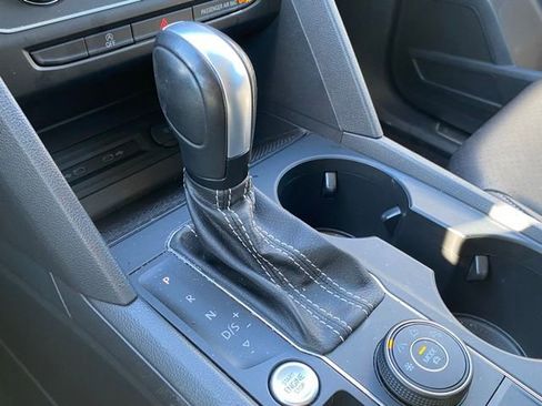 Used 2021 Volkswagen Atlas SE image 33