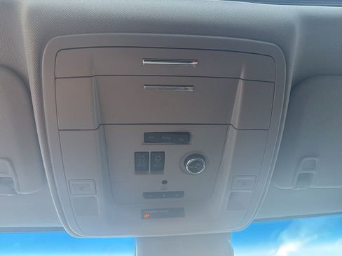 Used 2019 Chevrolet Suburban Premier image 28