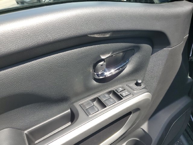 Used 2024 Nissan Titan SV w/ SV Convenience Package RWD image 12