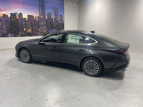 New 2025 Hyundai Sonata Limited image 4