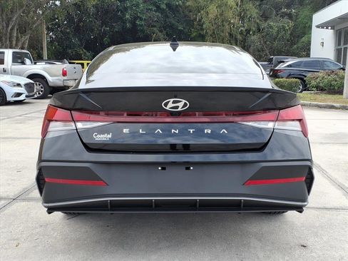 Used 2025 Hyundai Elantra Sport image 29