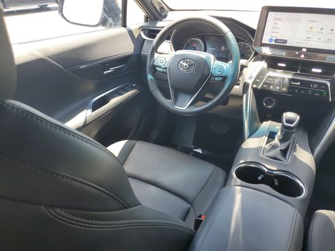 Certified 2024 Toyota Venza XLE AWD/4WD image 19