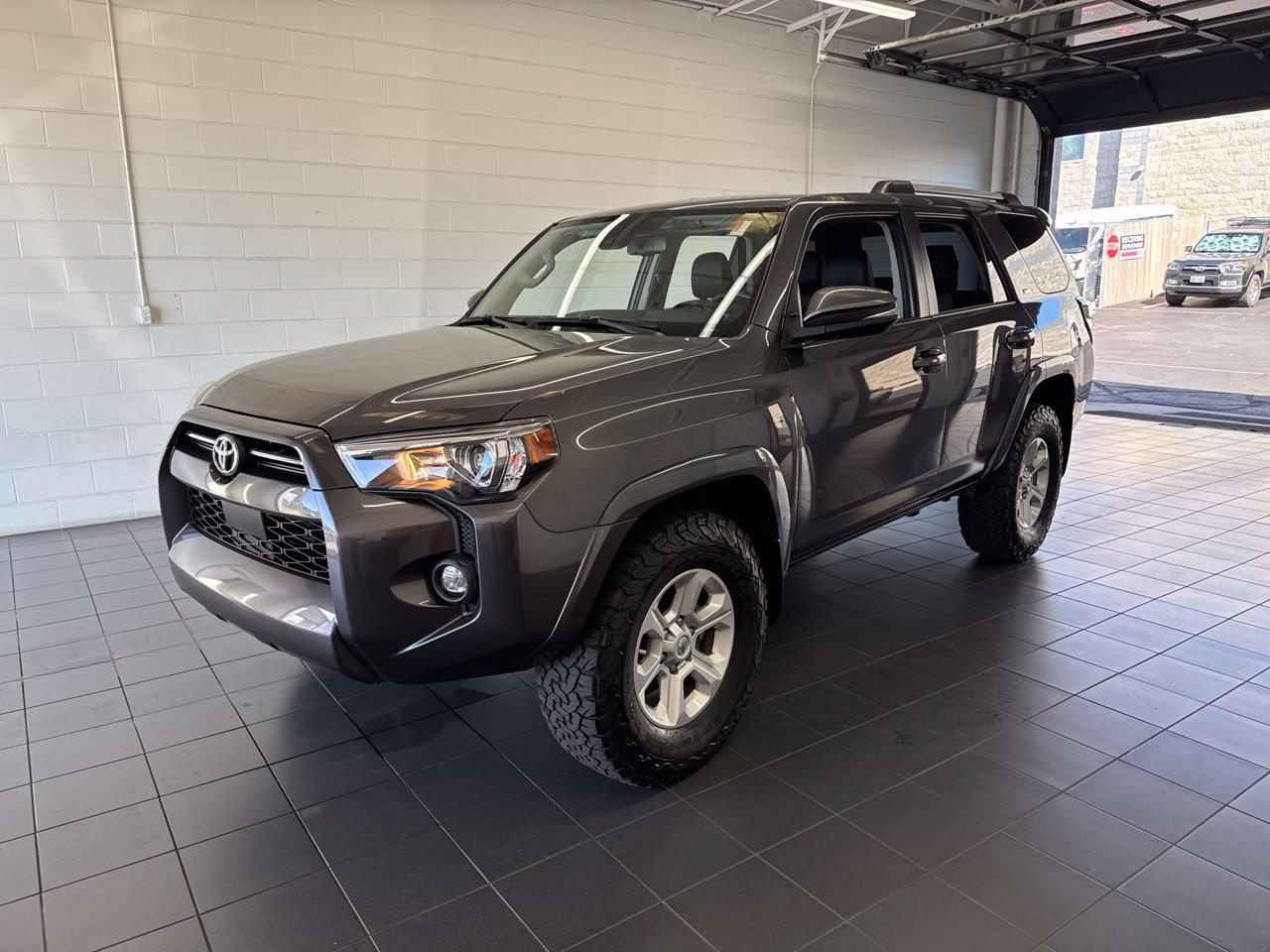 Used 2023 Toyota 4Runner SR5 Premium w/ Moonroof Package AWD/4WD image 4