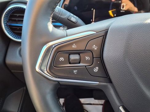 Used 2025 Chevrolet Trax LT w/ LT Convenience Package FWD image 62