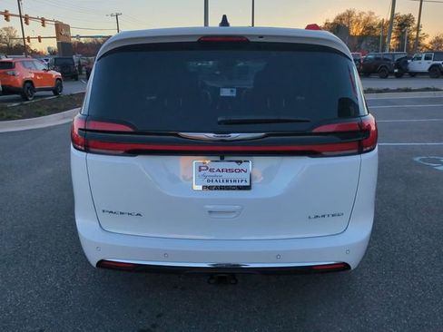New 2026 Chrysler Pacifica Limited w/ Uconnect Theater Family Group image 5