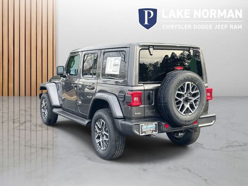 New 2026 Jeep Wrangler Unlimited Sahara AWD/4WD image 7