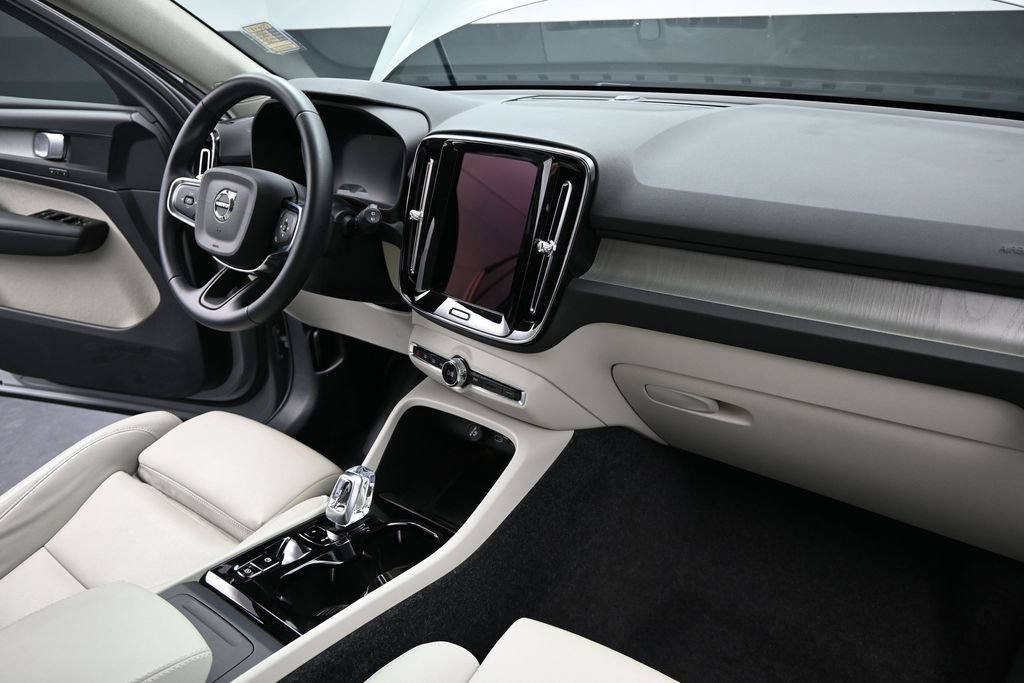 Used 2026 Volvo XC40 B5 Plus AWD/4WD image 23