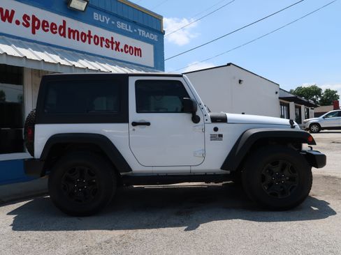 Used 2015 Jeep Wrangler Sport w/ Quick Order Package 24S AWD/4WD image 4