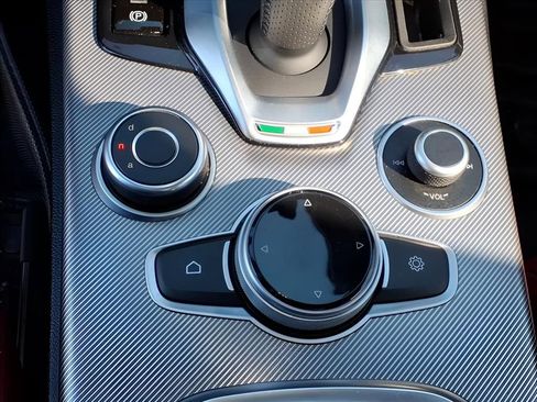 Used 2022 Alfa Romeo Stelvio Veloce image 23