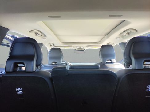 Used 2023 Volvo XC90 B5 Plus image 16