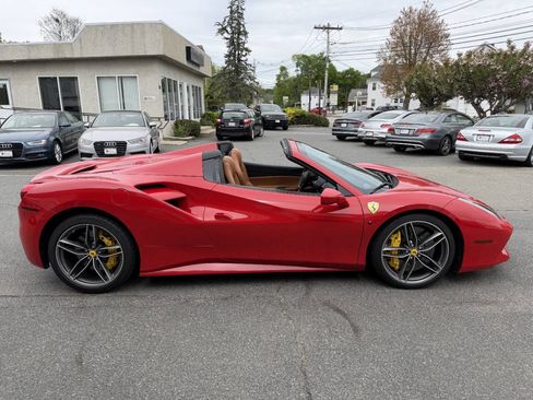 Used 2018 Ferrari 488 Spider RWD image 10