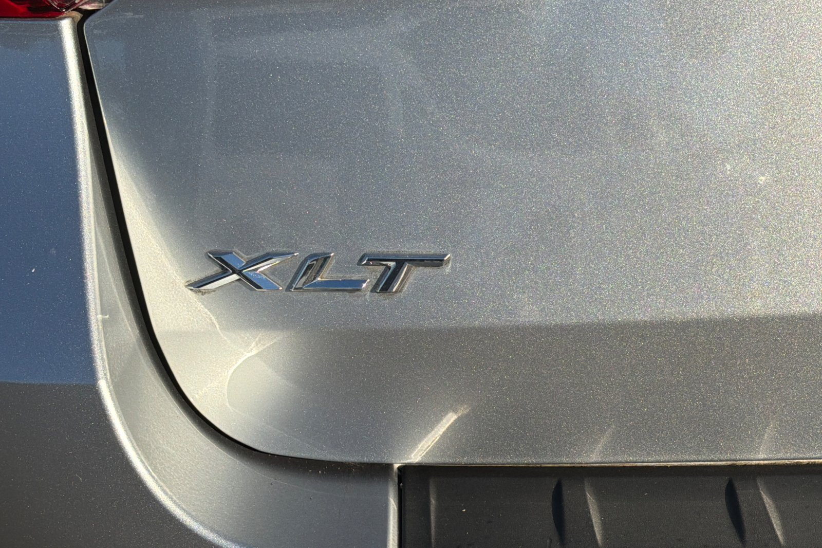 Used 2020 Ford Explorer XLT w/ Equipment Group 202A AWD/4WD image 13