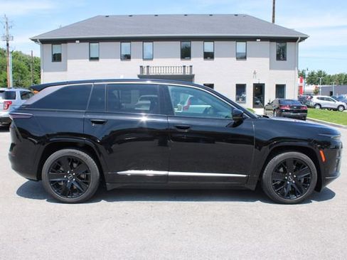 Used 2024 Jeep Wagoneer Launch Edition AWD/4WD image 6