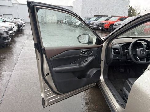 Used 2021 Nissan Rogue SL w/ Premium Package image 9