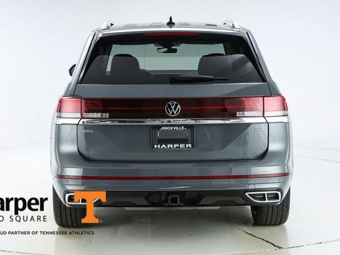 Used 2025 Volkswagen Atlas SEL Premium R-Line image 8
