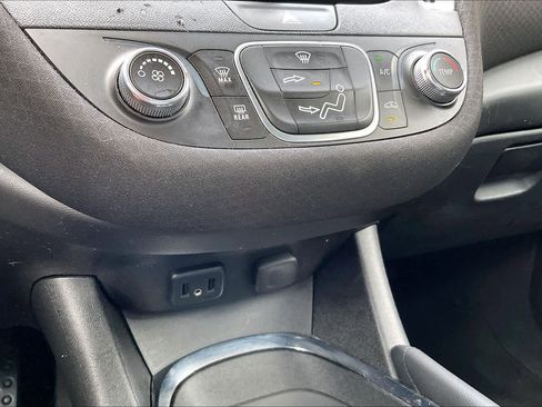 Used 2017 Chevrolet Malibu LT FWD image 32
