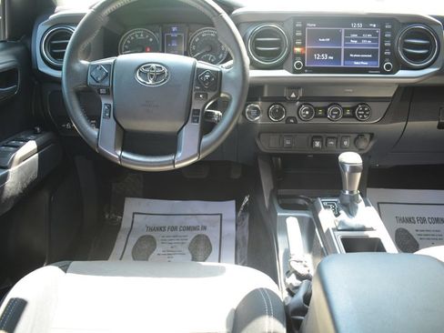 Used 2020 Toyota Tacoma TRD Off-Road AWD/4WD image 3